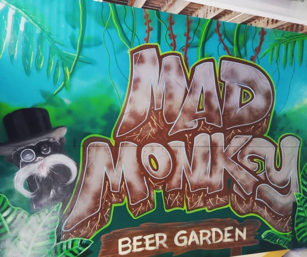 Mad Monkey Central Cairns Exteriör bild